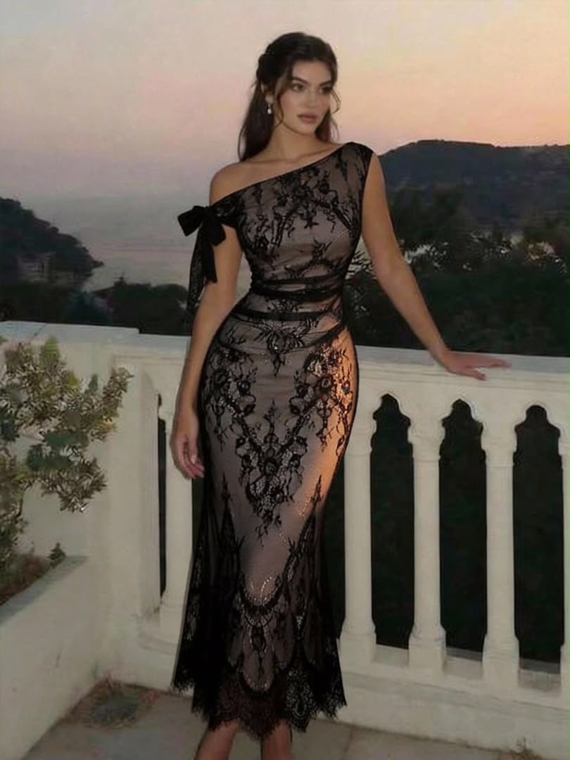 فستان اسود مبطن بيج